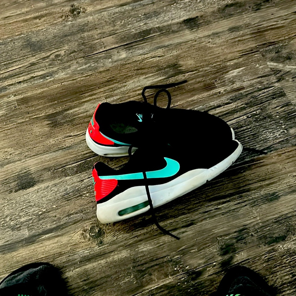 Nike Women’s Air Max Oketo Various Sizes.